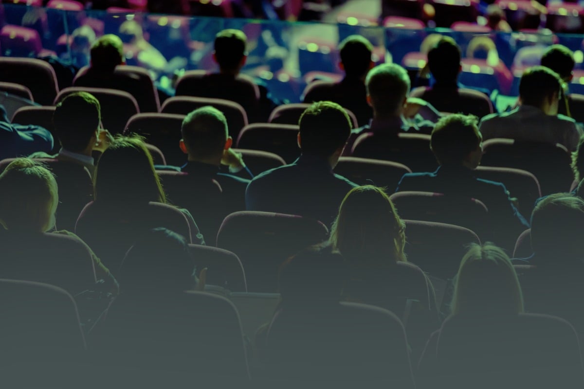 Image of people sitting in an audiance