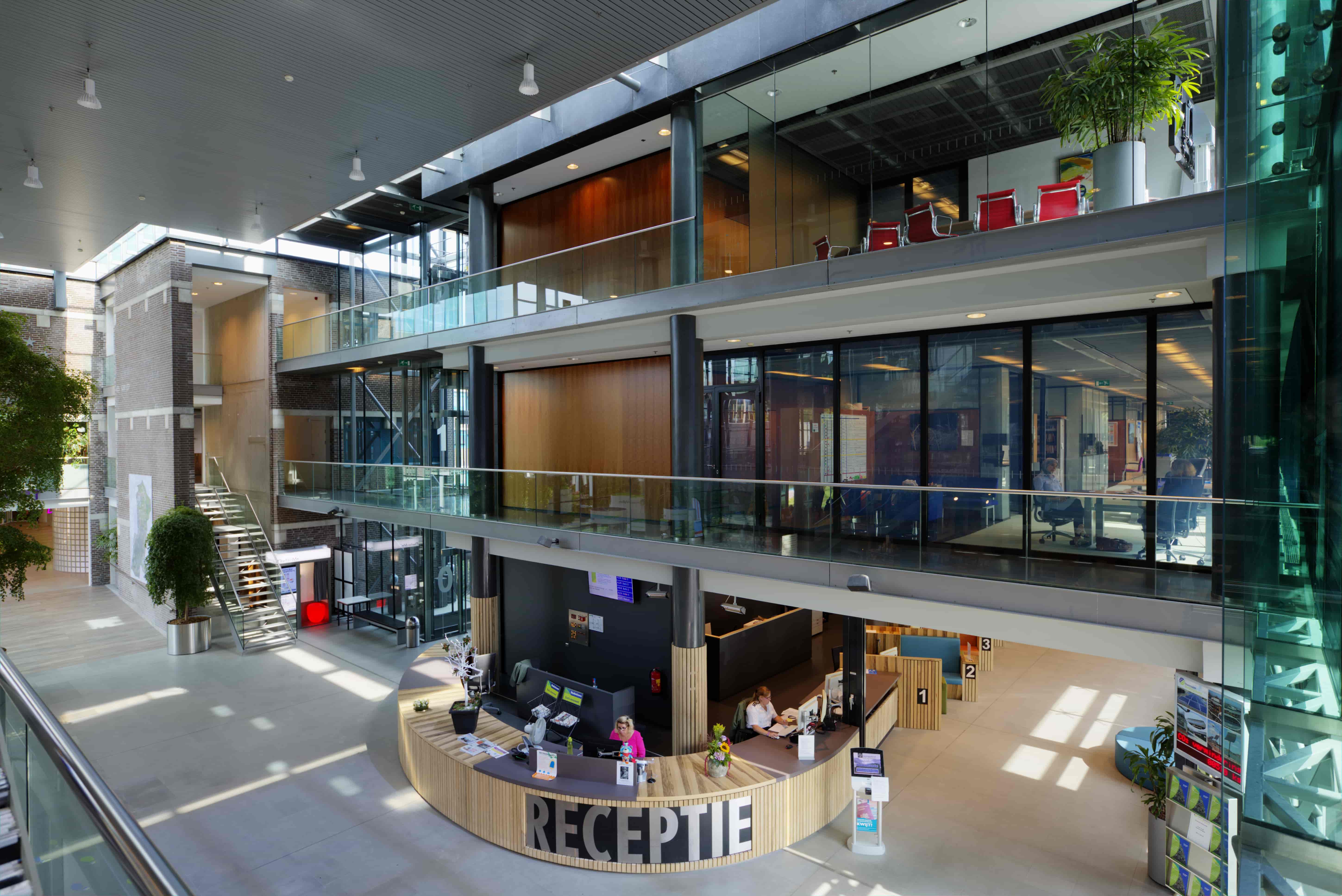 Receptie, publieksbalies en werkplekken Heerhugowaard - Douwe Jepma