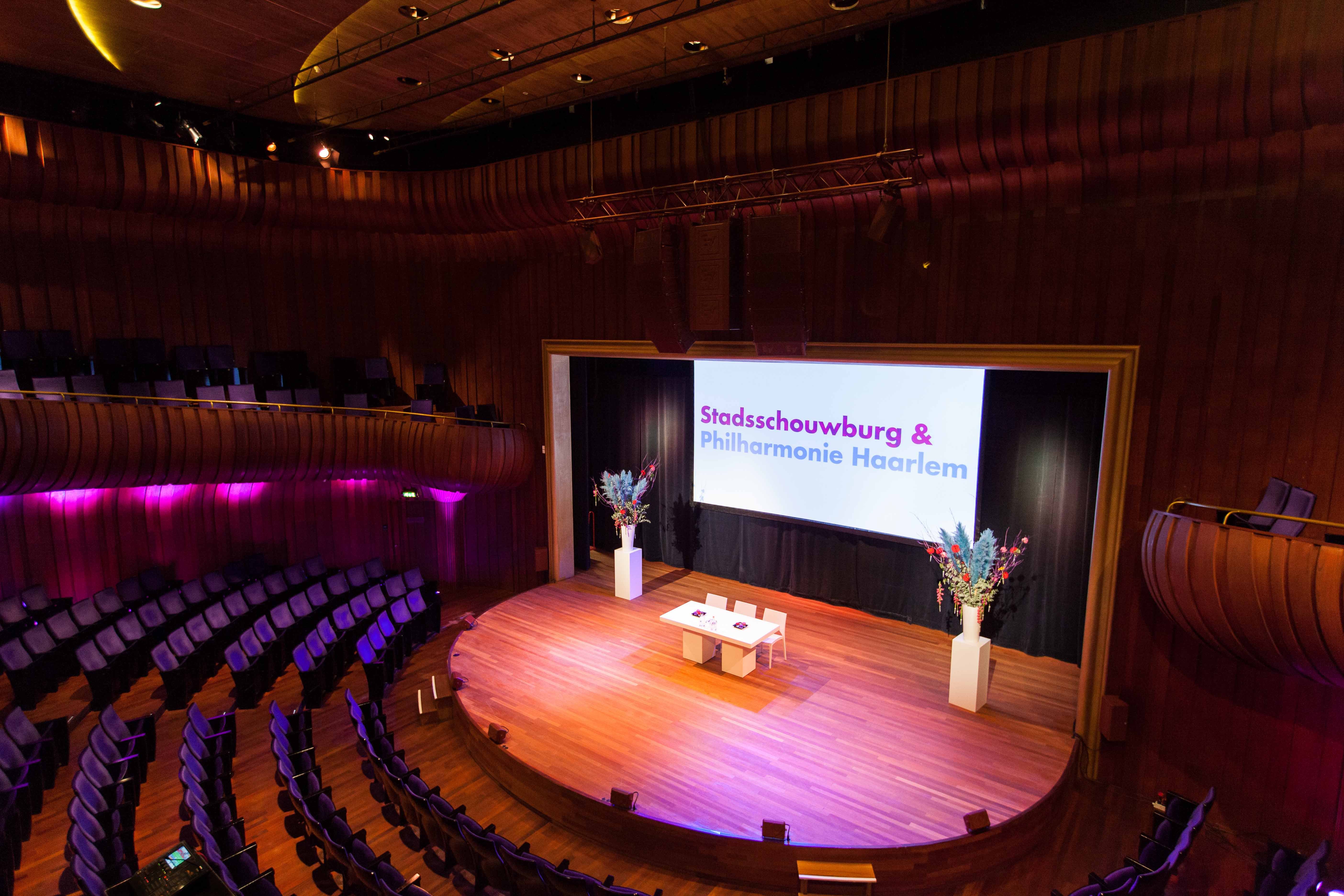 kleine-zaal_scherm_zijkant