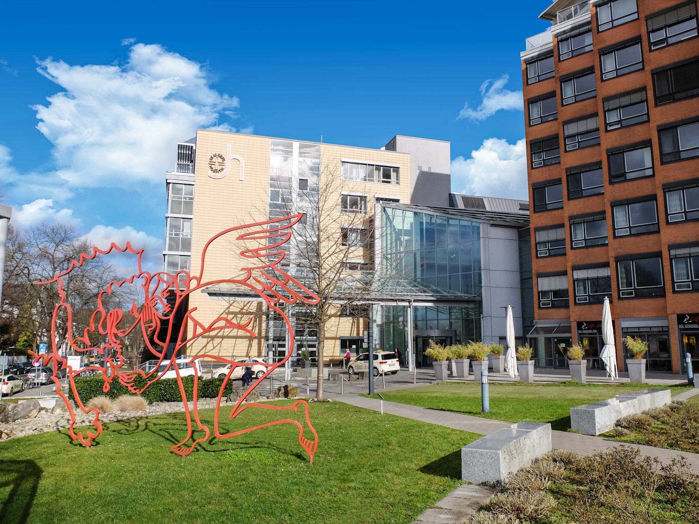 St. Josef’s Hospital Wiesbaden reduces waiting time by 50% with Qmatic